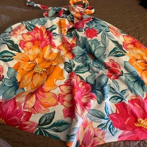 NWOT 1X multi color never worn . Beautiful colors tie neck halter style